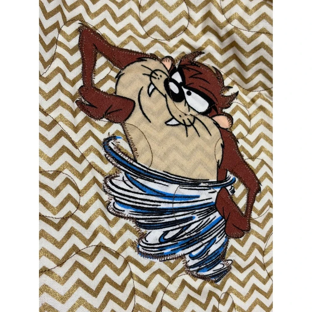 VTG Handmade Taz Tasmanian Devil Appliqué Quilt 40x54